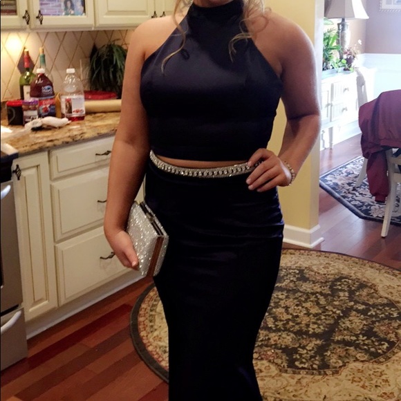 FORMAL DRESS - Picture 2 of 6